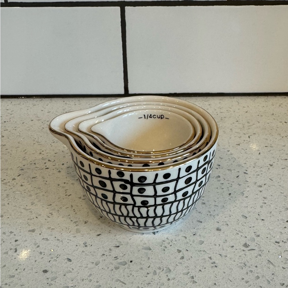 Creative Co‑Op Stoneware Measuring Cups – Set of 4 – New With Tags (NWT)